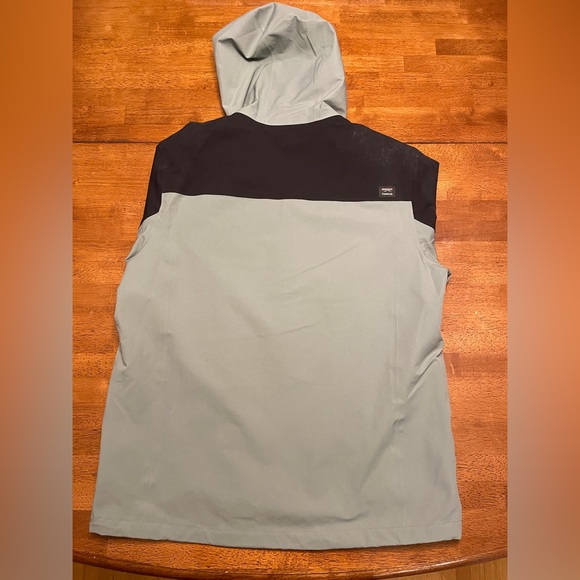 Toread Outdoor Jacket - Picture 2 of 4